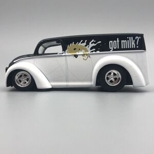 Jada 1939 '39 DIV Cruizer Got Milk Delivery Truck Transportation Diecast 1/64